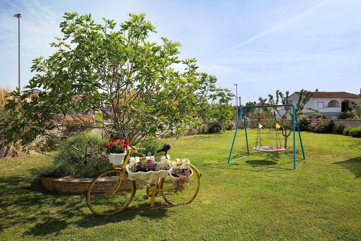 Modern Stone House With Flowers & Playground Медулин Екстер'єр фото
